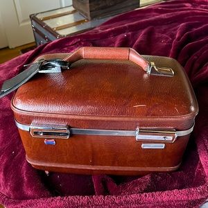 American Tourister Hard Shell Train Case Maroon/Brown with Key